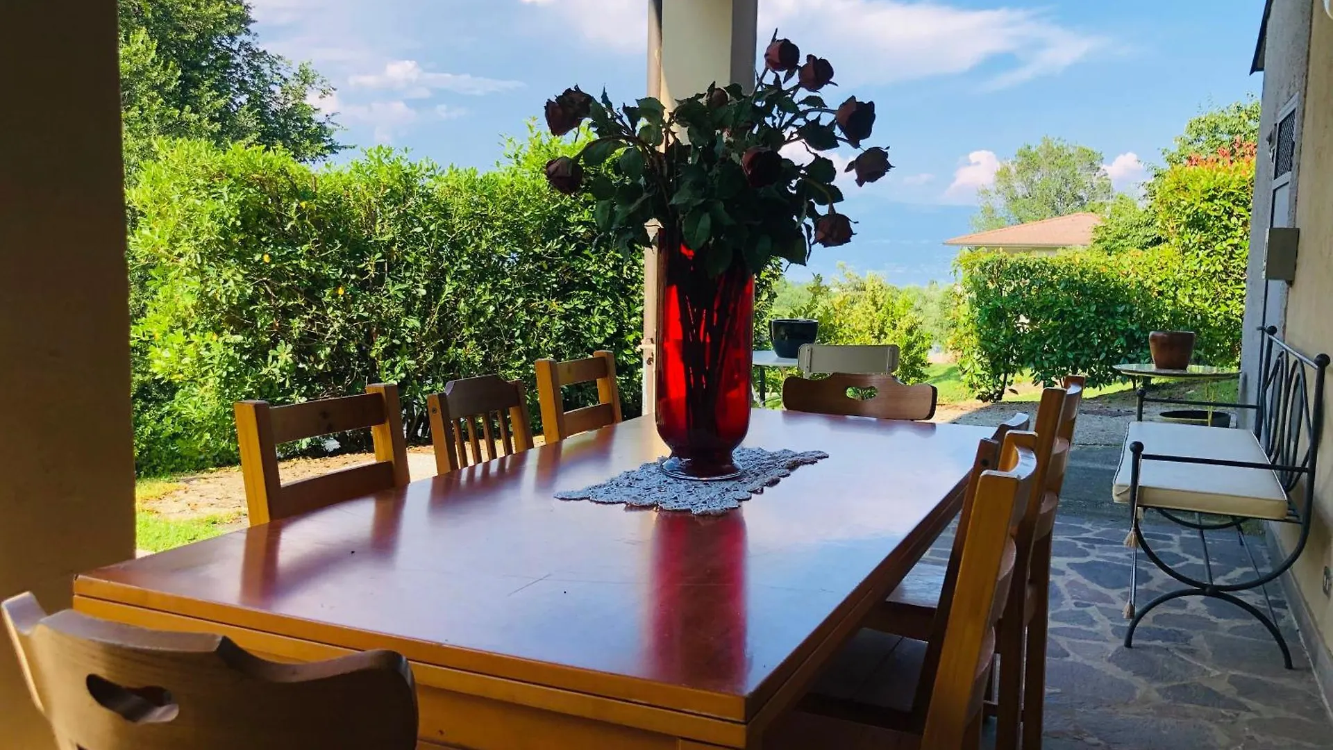 Semesterbostad Apartment With Lake View And Garden Soiano Del Lago