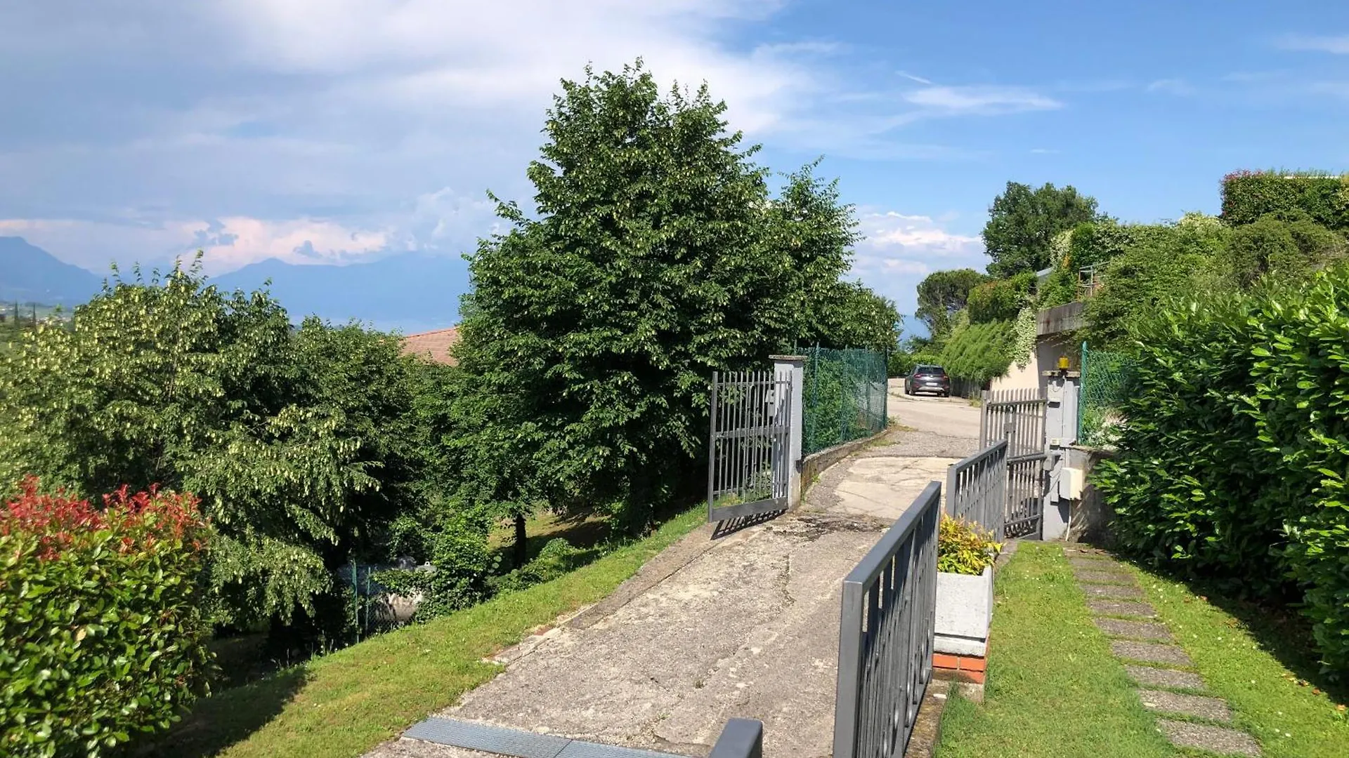 Apartment With Lake View And Garden Soiano Del Lago Italy